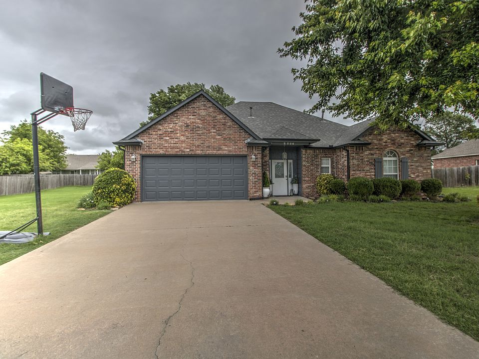 1st image of 2506 Highwood Pl