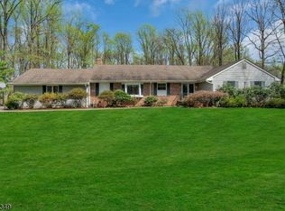 10 Smoke Run, Pittstown, NJ 08867