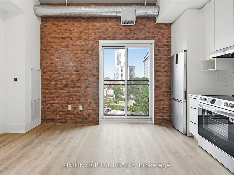 206 King St W #406 — Photo 4