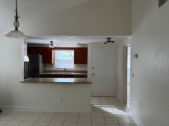 3rd image of 9121 Post Oak Ct