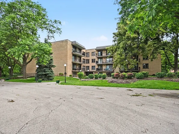 6935 N Milwaukee Ave APT 204, Niles, IL 60714