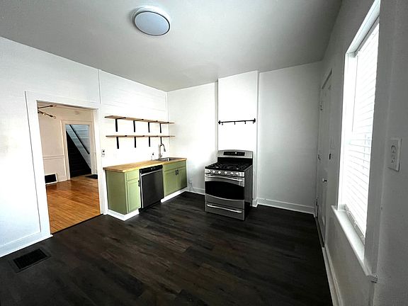 4th image of 2032 N Farwell Ave