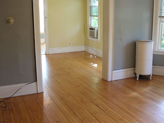 2nd image of 1070 13th Ave SE #2