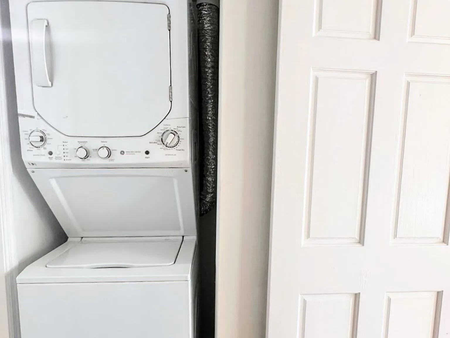 2 Bed, 1 Bath Renovated Apartments Near Tanger Outlet! — Photo 3