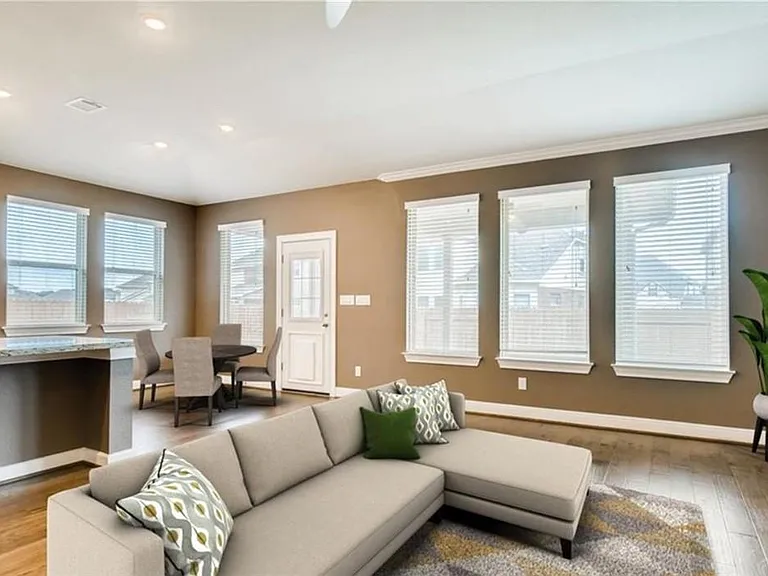 817 Kenney Fort Xing — Photo 10