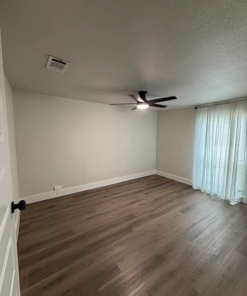 2 bed, 900 sqft, $945 — Photo 3