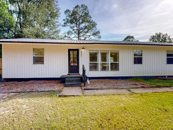 300 Woodland Dr, Hartford, AL 36344