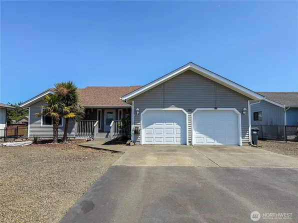 526 Canal Drive NE, Ocean Shores, WA 98569