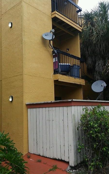 2nd image of 2865 Winkler Ave #420