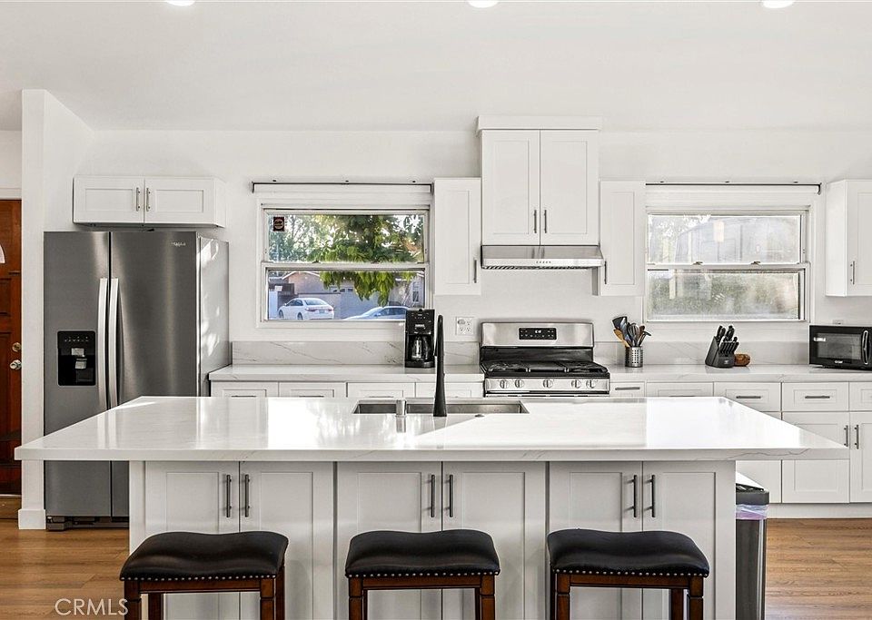 1st image of 1019 W Pine St