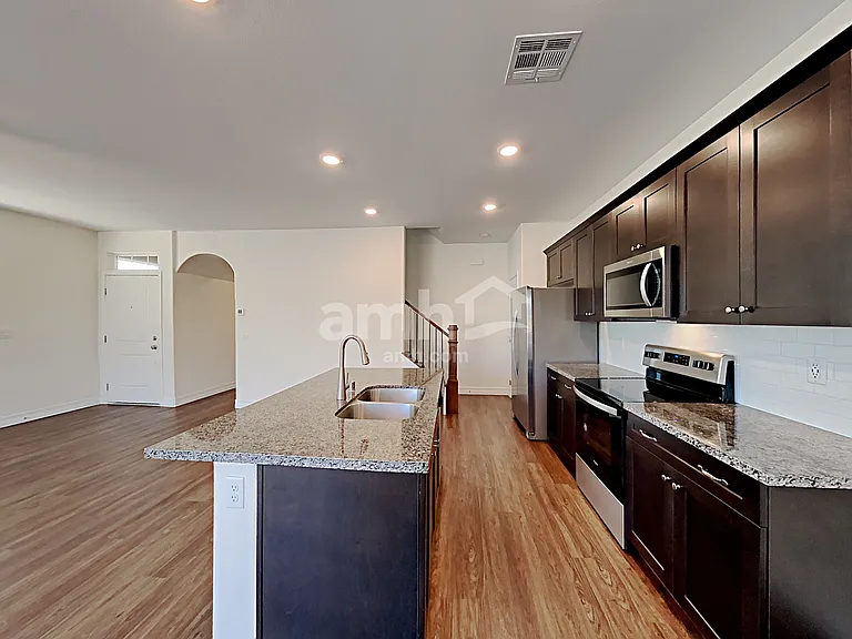 5884 Petronius St — Photo 5