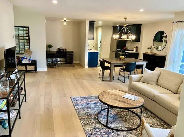 10707 Camarillo St APT 314, North Hollywood, CA 91602