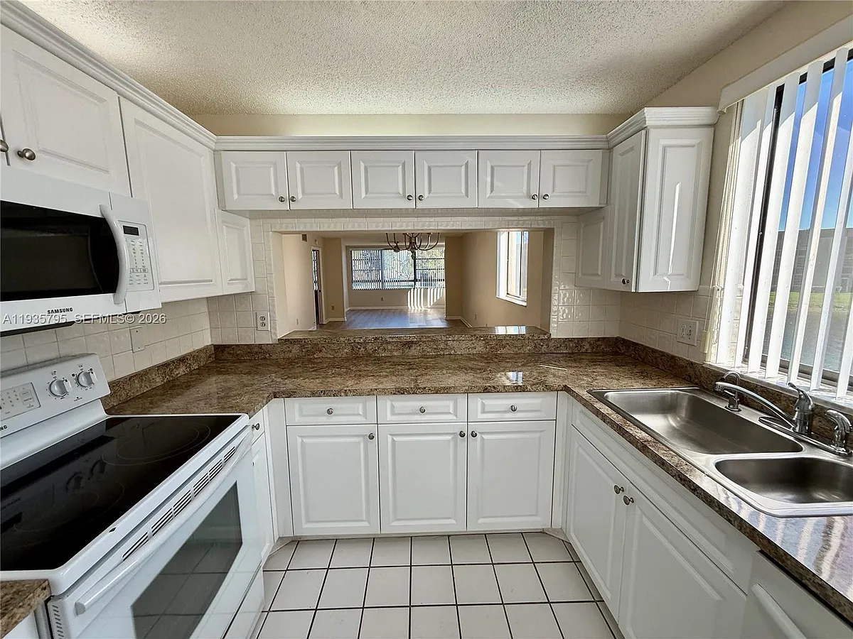 Building Photo - 10426 E Clairmont Cir #212