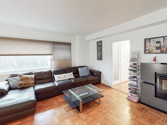 3rd image of 9 Fordham Hill Oval APT 5C