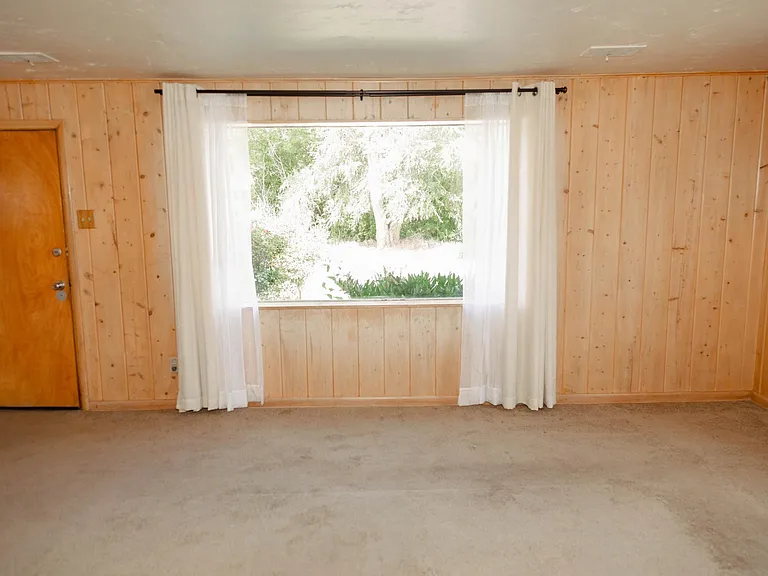 1586 E Blaine Ave — Photo 5