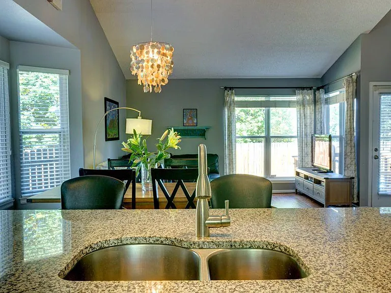 922 Hercules Cir — Photo 13