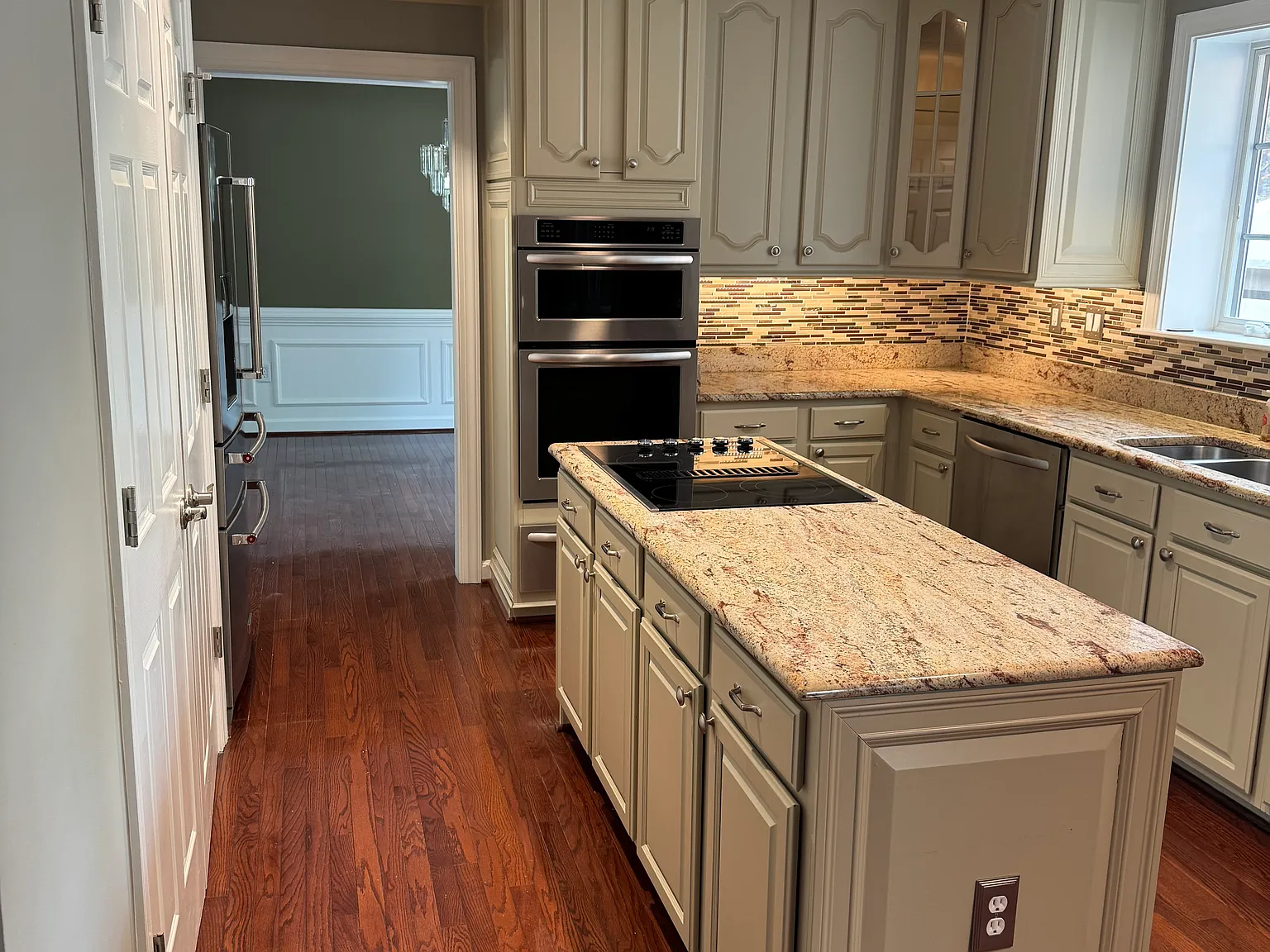 4 bed, 3864 sqft, $5,500 — Photo 3