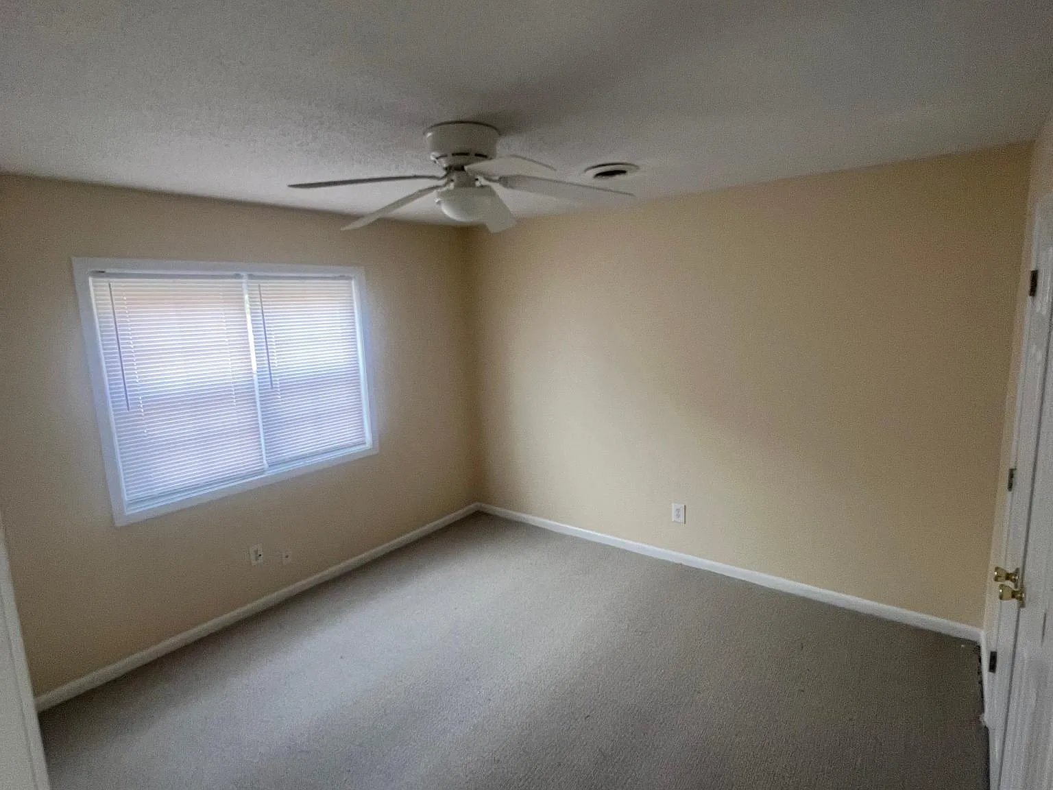 2 bed, 900 sqft, $1,050 — Photo 3