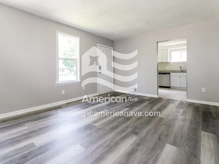 742193_004_living_room_13840397.jpg