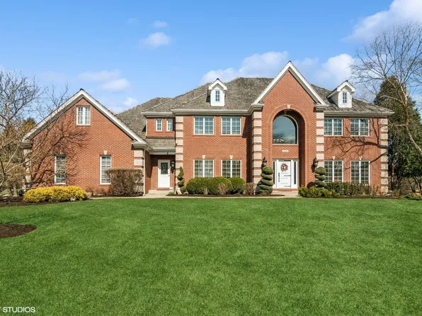 1304 Canterbury Cir, Libertyville, IL 60048