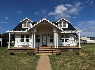313 E 6th St, Hydro, OK 73048