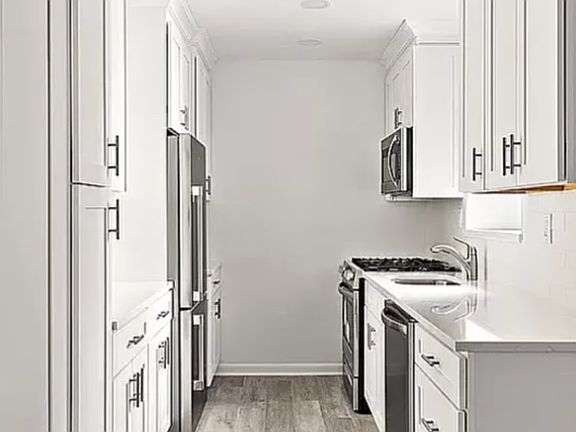 5th image of 317 W 95th St APT 1C
