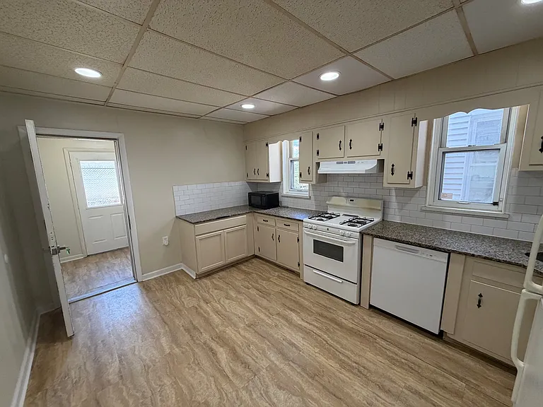 119 Pearl St #1 — Photo 12