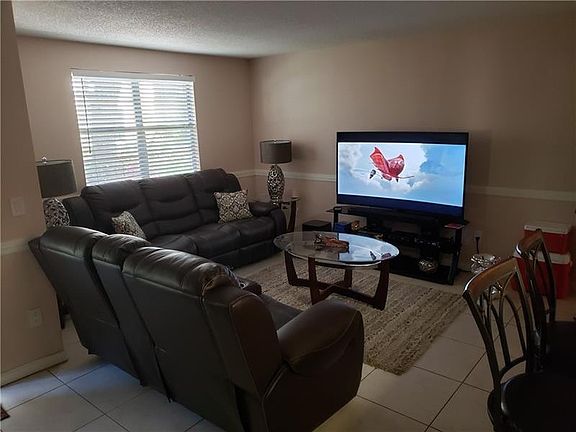 4th image of 1225 SW 46th Ave APT 203