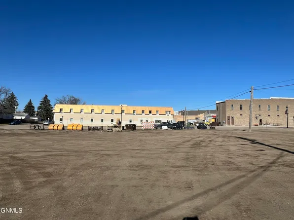135 3rd Ave SE, Valley City, ND 58072