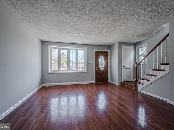 5th image of 255 Linden Ave