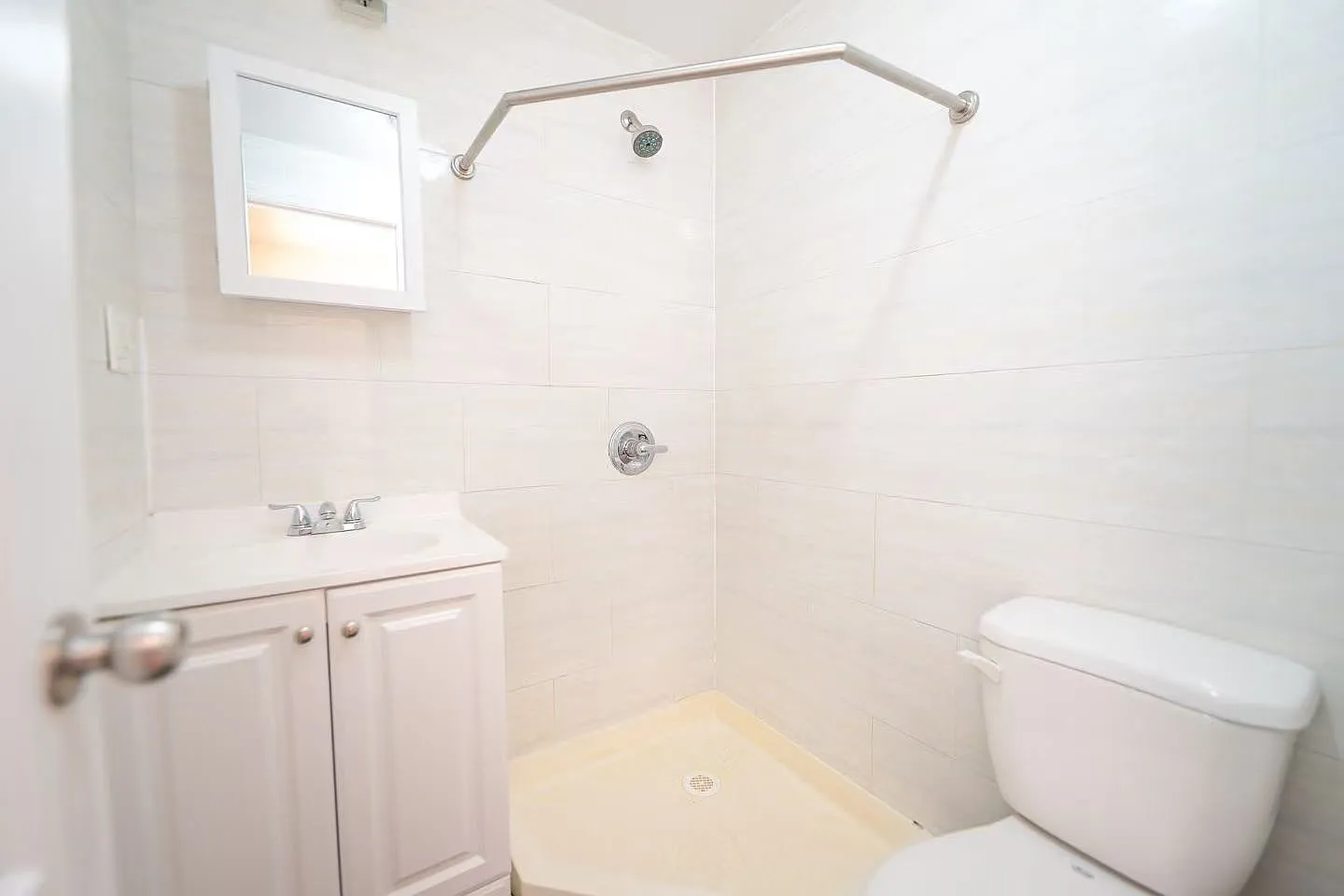 3 bed, 1000 sqft, $3,000 — Photo 3