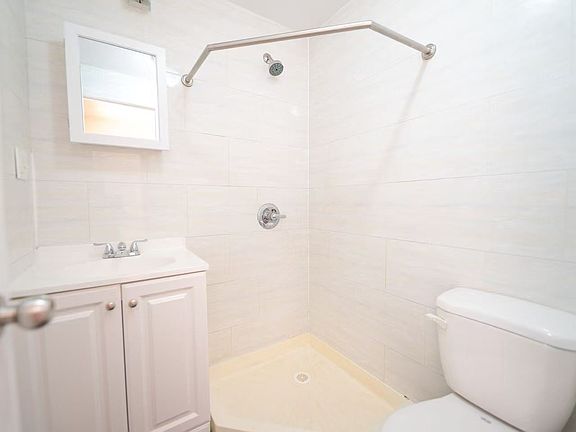 3rd image of 4123 Haight St Floor 2