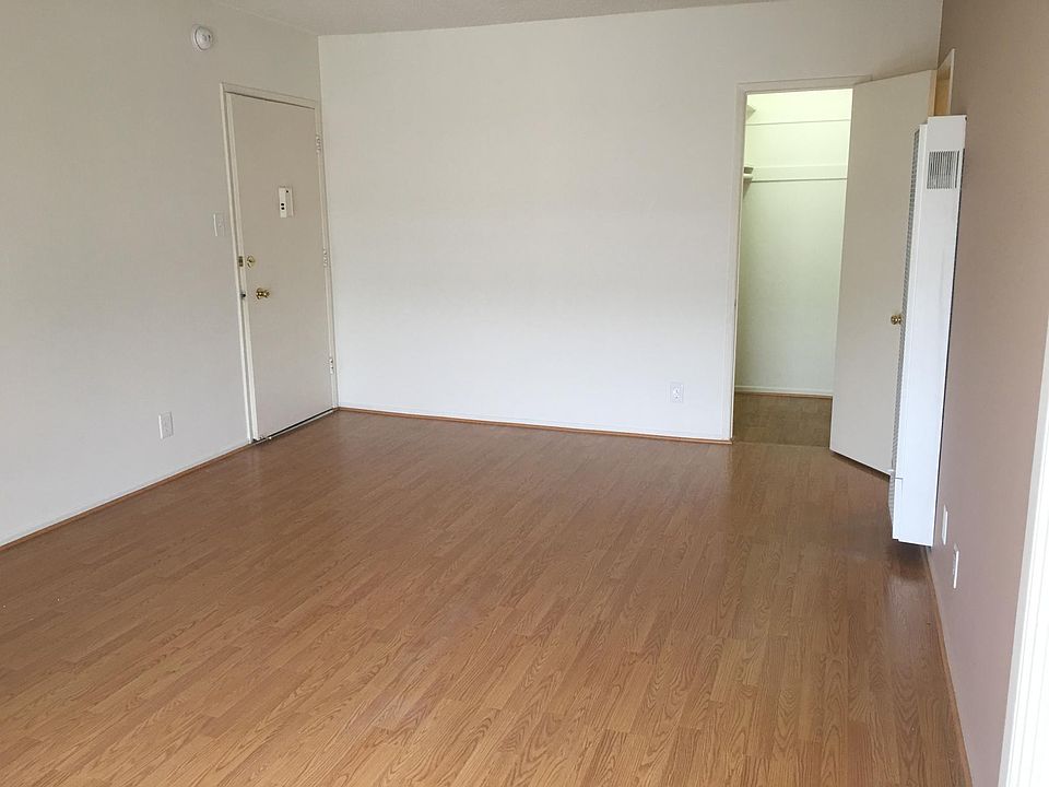 1st image of 13423 Burbank Blvd #8