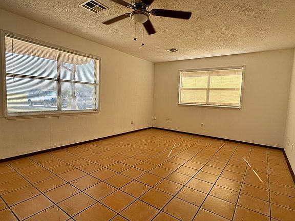 3rd image of 12706 NE Rogers Ln
