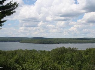 4 Sunset Dr, Lake Ariel, PA 18436