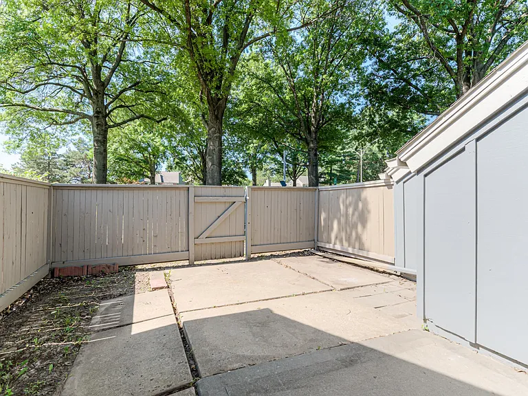 8040 Halsey St — Photo 23