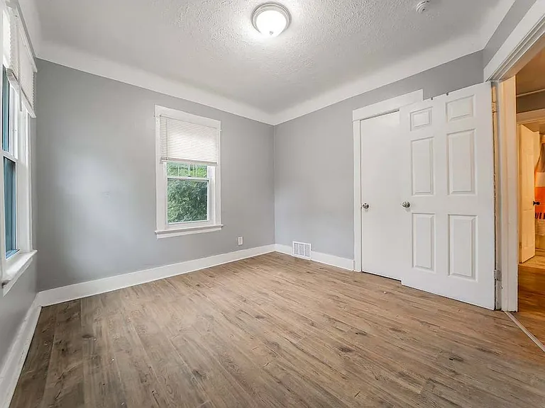 2145 W 100th St — Photo 19