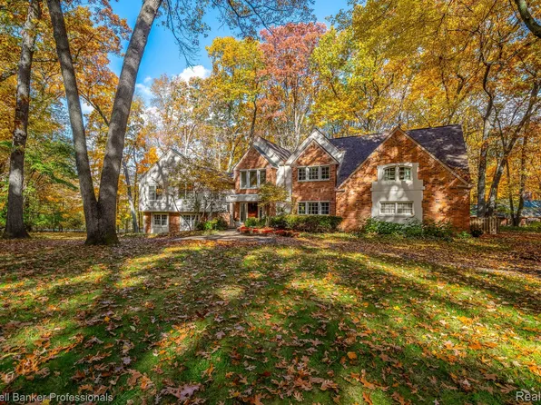 5033 Deep Wood Rd, Bloomfield Hills, MI 48302
