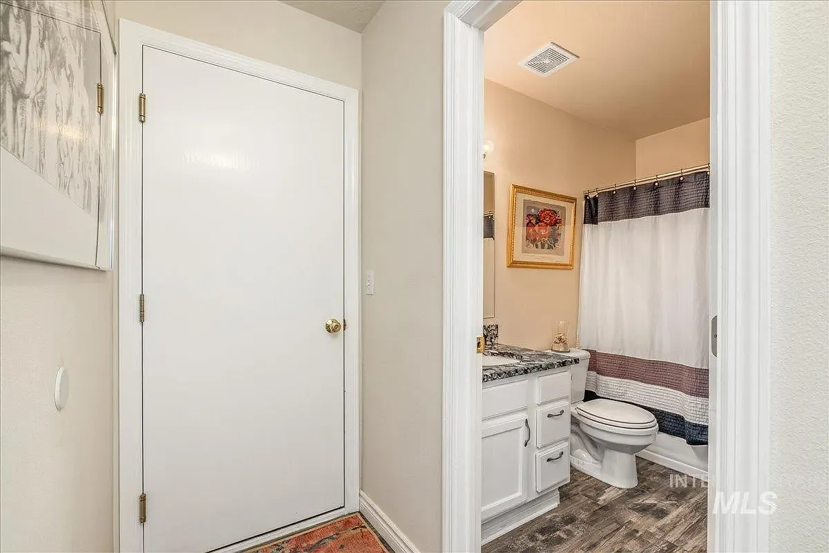 3 bed, 1202 sqft, $2,700 — Photo 2