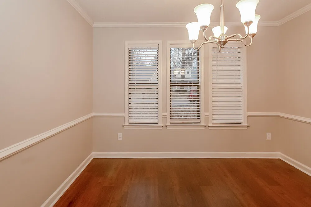 5 bed, 3.0 bath, 2100 sqft, $2,240 — Photo 4
