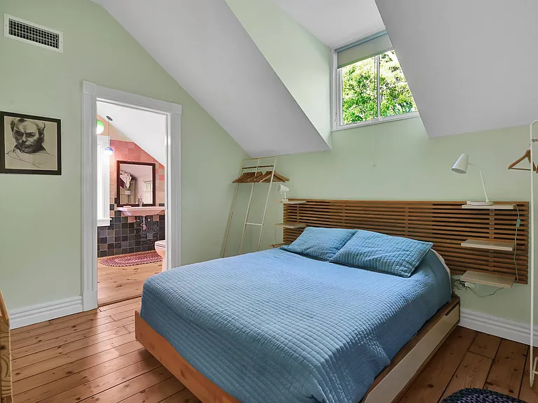 17 Montauk Avenue Ext — Photo 9