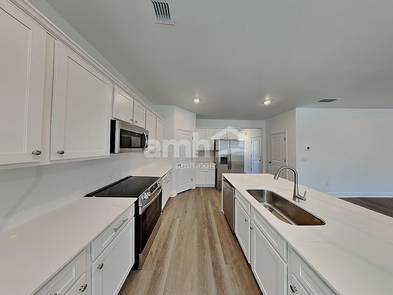 1409 Aquamarine Dr — Photo 3