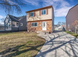 21621 Elizabeth St, Saint Clair Shores, MI