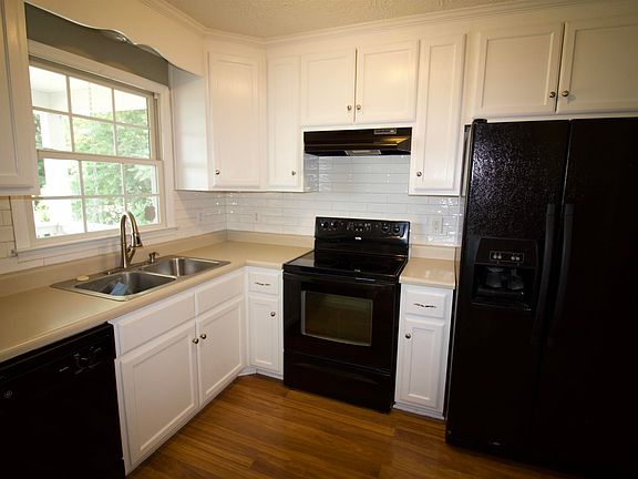 3rd image of 105 John Lemley Ln