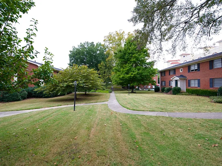 3535 Roswell Rd NE #F2 — Photo 4
