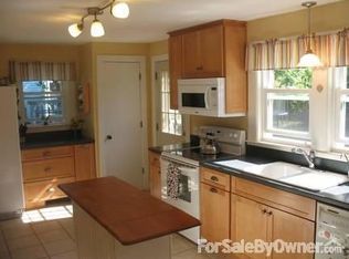 23 Pleasant St, Topsham, ME 04086