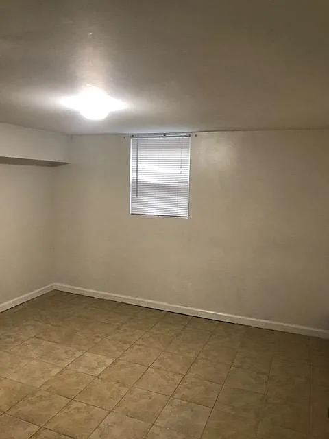 Bedroom in basement - Cherry St