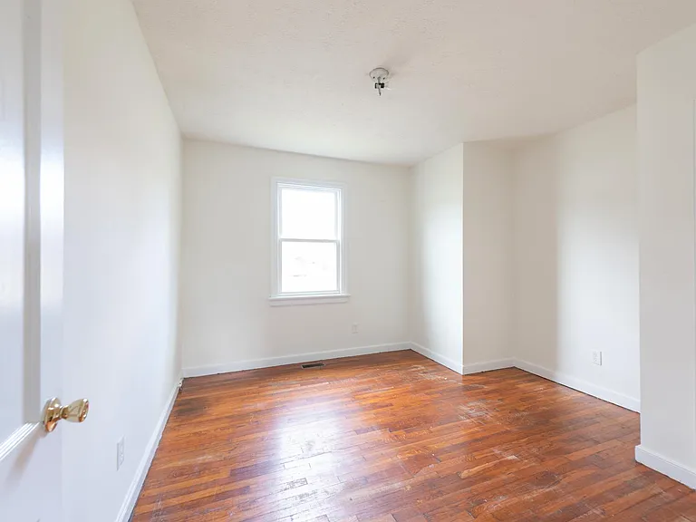 101 S Cedar Ave — Photo 12