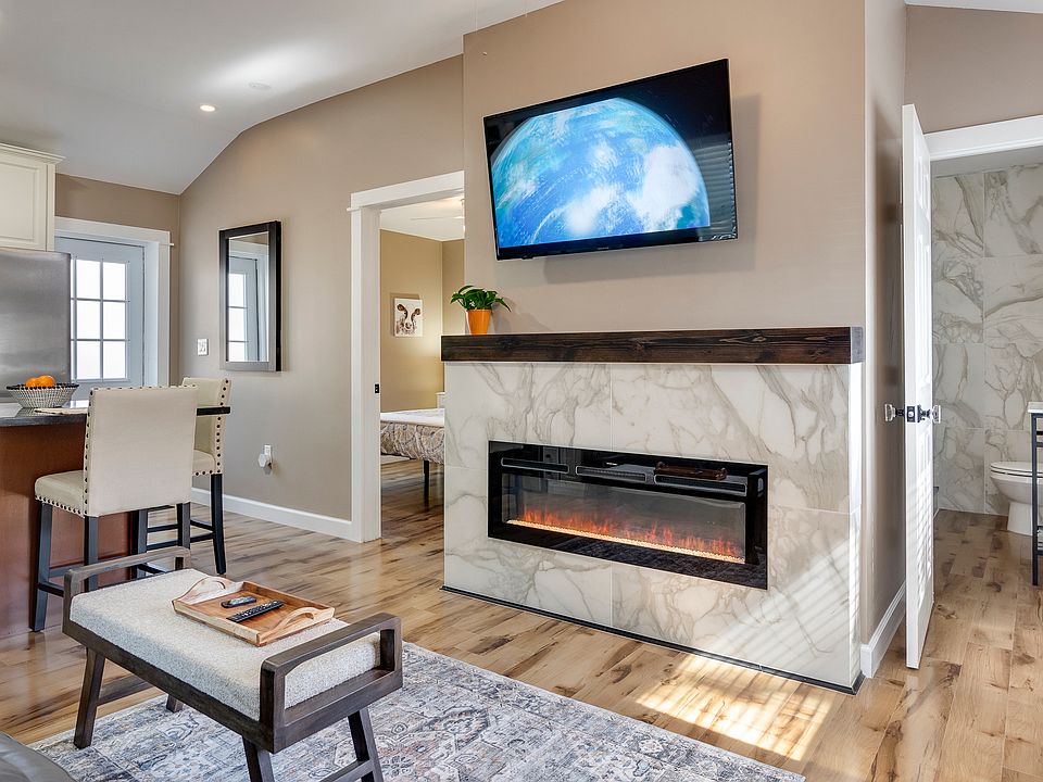 1st image of 703 38th Ave N #703