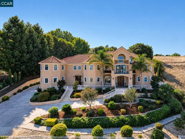 1054 Turquoise Dr, Hercules, CA 94547